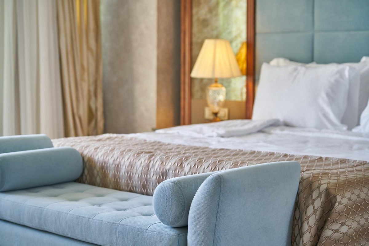 Que propose un véritable hôtel de luxe à Pézenas ?